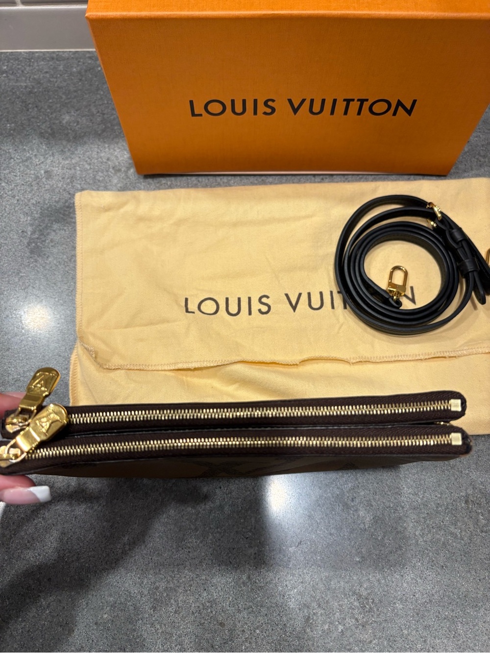 Louis Vuitton Double Zip Pochette Monogram Giant - Picture 4 of 16